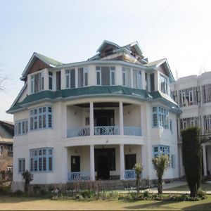Green Acre Hotel